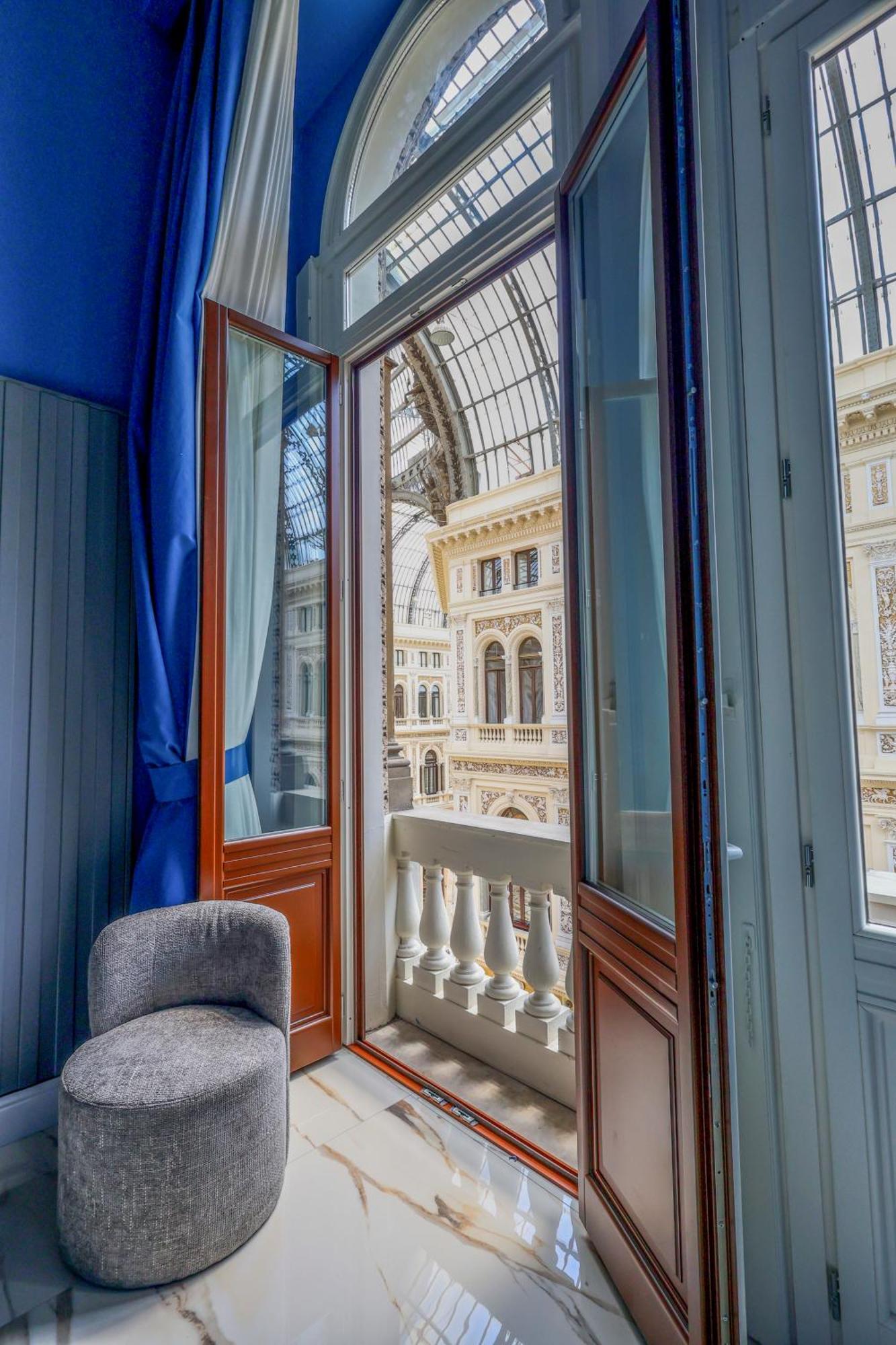 Maison San Carlo Luxury Suites Napoli Bagian luar foto