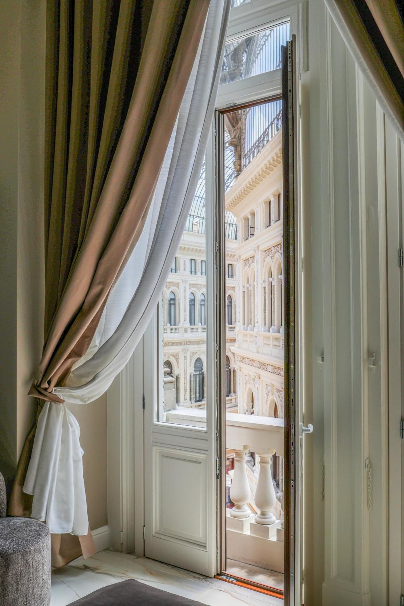 Maison San Carlo Luxury Suites Napoli Bagian luar foto