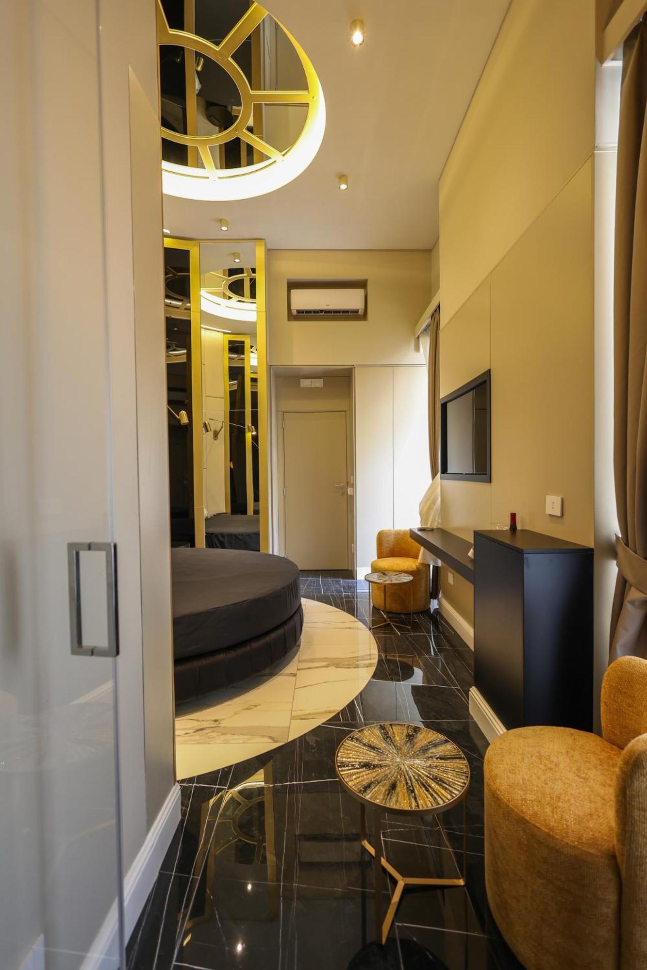 Maison San Carlo Luxury Suites Napoli Bagian luar foto