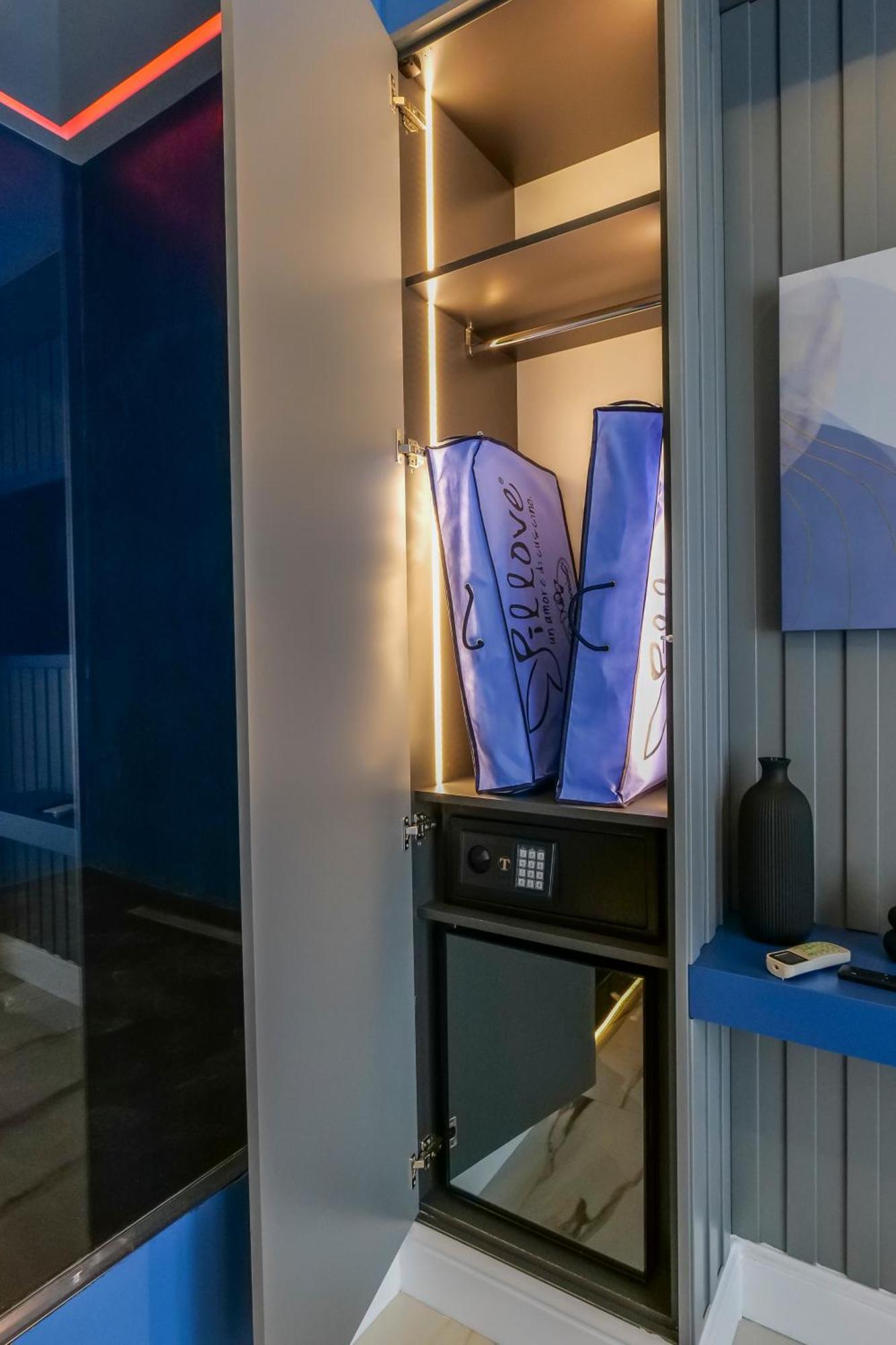 Maison San Carlo Luxury Suites Napoli Bagian luar foto
