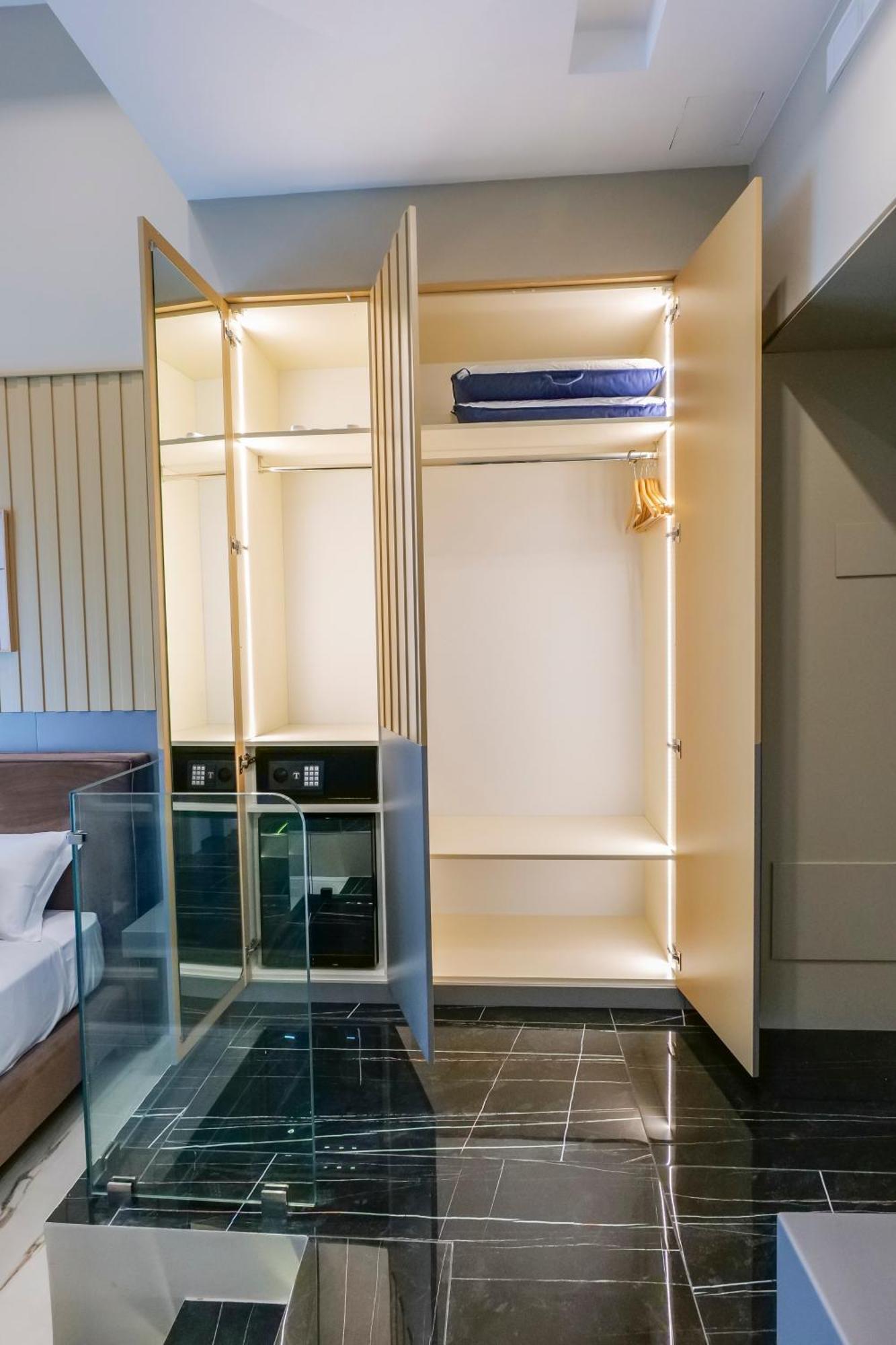 Maison San Carlo Luxury Suites Napoli Bagian luar foto